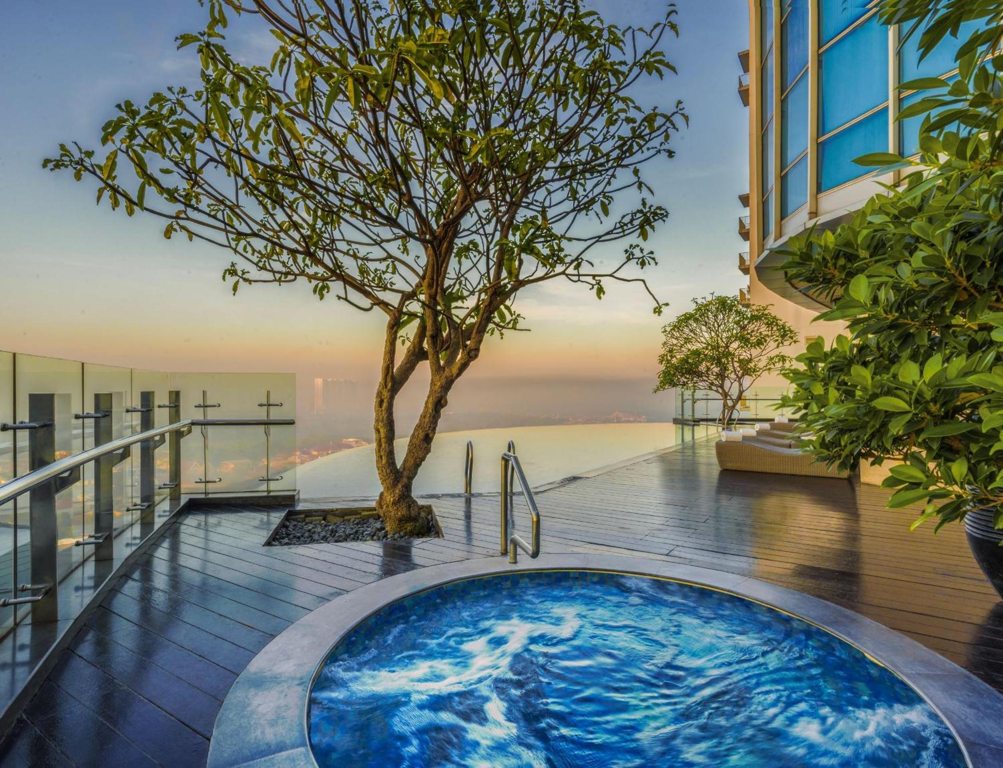 Hotel Ciputra World Surabaya Managed By Swiss-Belhotel International Exterior foto
